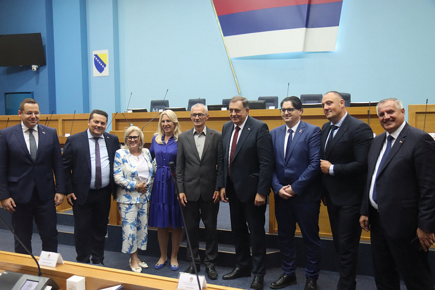 БАЊАЛУКА, 2. ЈУЛА /СРНА/ - Народна скупштина Републике Српске усвојила је данас Декларацију о заштити националних и политичких права и заједничкој будућности српског народа и закључке у вези са овим документом са Свесрпског сабора у Београду. /ФОТО - Борислав Здриња/