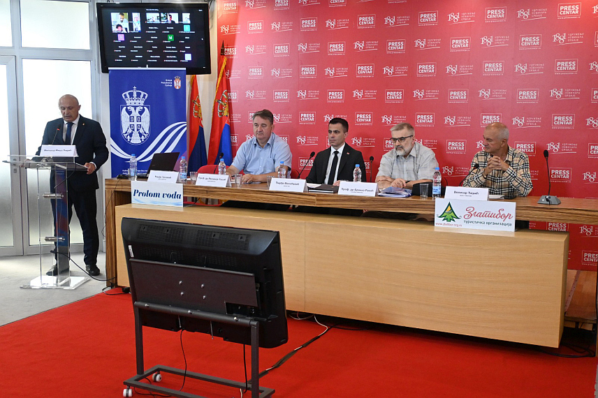 БЕОГРАД, 30. ЈУЛА /СРНА/ - Онлајн састанак министра у Влади Србије без портфеља задуженог за дијаспору Ђорђа Милићевића са представницима удружења српске дијаспоре одржан данас у Београду.