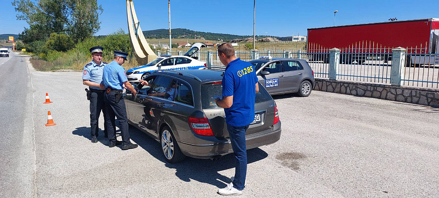 ИСТОЧНО САРАЈЕВО, 30. ЈУЛА /СРНА/ - Представници Ауто-мото савеза /АМС/Републике Српске и полицијски службеници Полицијске станице Соколац данас у Подроманија реализовали су акцију контролом мјерења брзине кретања возила и заустављањем, без обзира да ли су прекорачили дозвољену брзину на том путном правцу. 