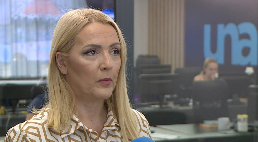 БАЊАЛУКА, 31. ЈУЛА /СРНА/ - Телевизија "Уна" још данас емитује програм у БиХ, након чега гаси сигнал и престаје с радом усљед уведених санкција САД-а компанији Инифинити, чији је дио била и ова медијска кућа, а главни и одговорни уредник Дубравка Гајић истиче за Срну да је угашена једна од најслободнијих медијских кућа што је вјероватно и био циљ оних који су писали овакав сценарио.