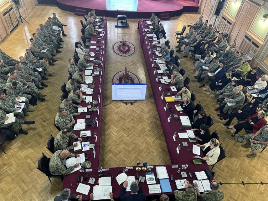 САРАЈЕВО, 3. ЈУЛА /СРНА/ - Данас је у Сарајеву отворен дводневни састанак делегација Министарства одбране у Савјету министара и Оружаних снага БиХ и Главног штаба НАТО-а из Брисела.