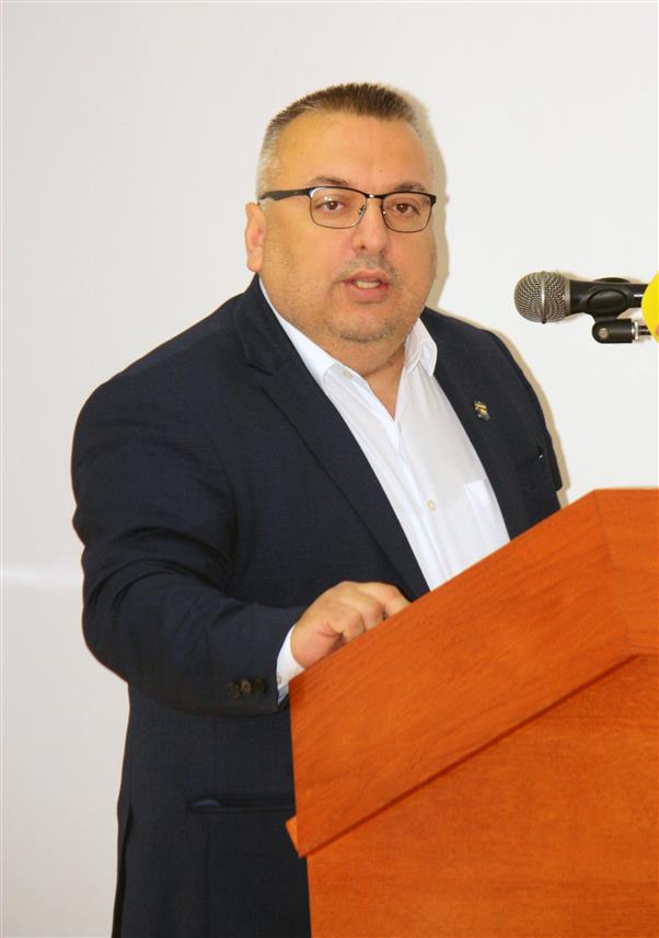 МОДРИЧА, 3. ЈУЛА /СРНА/ - Начелник општине Модрича Јовица Радуловић изјавио је да је Министарство пољопривреде, шумарства и водопривреде Републике Српске у сарадњи са Фондом солидарности за ову локалну заједницу издвојило 350.000 КМ за помоћ у санирању штете од олујног невремена и та средства су дозначена, али нису оперативна због нејасноћа како исплатити средства добијена од Фонда.