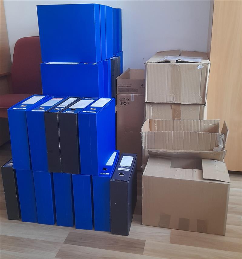 САРАЈЕВО, 3. ЈУЛА /СРНА/ - Тужилаштво БиХ подигло је оптужницу против 15 физичких и шест правних лица која се терете за удруживање ради чињења кривичних дјела, коруптивна кривична дјела и недопуштену трговину више десетина високошколских диплома, углавном економске, правне, техничко-инжењерске, здравствене струке, менаџмента и осталих профила образовања.