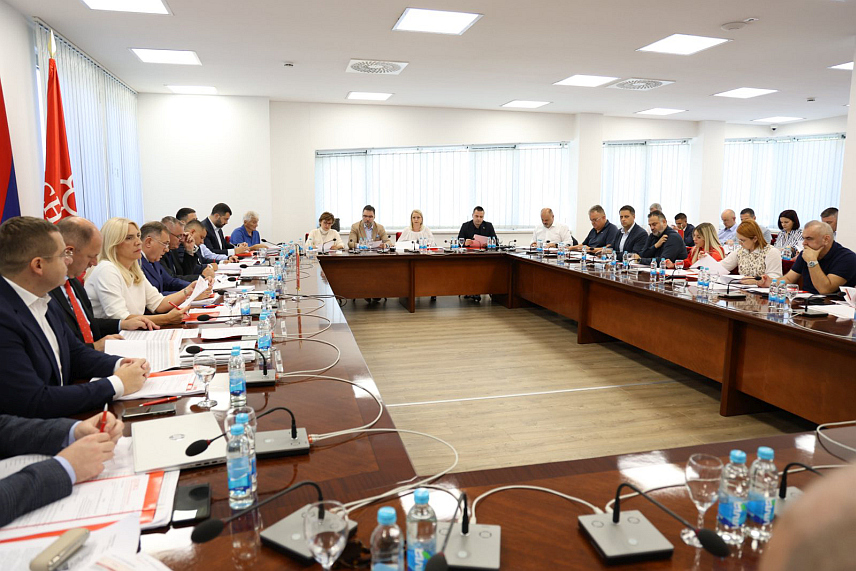 БАЊАЛУКА, 5. ЈУЛА /СРНА/ - Предсједништво СНСД-а започело је сједницу у Бањалуци, након што је одржана сједница Извршног комитета странке.