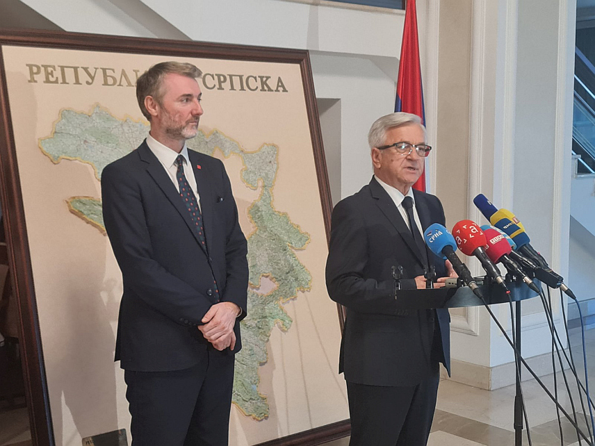 БАЊАЛУКА, 5. ЈУЛА /СРНА/ - Изградња пута Фоча-Шћепан Поље требало би да почне за годину дана, истакнуто је данас у Бањалуци на састанку министара саобраћаја и веза Недељко Чубриловић и министра комуникација и транспорта у Савјету министара Един Форто.