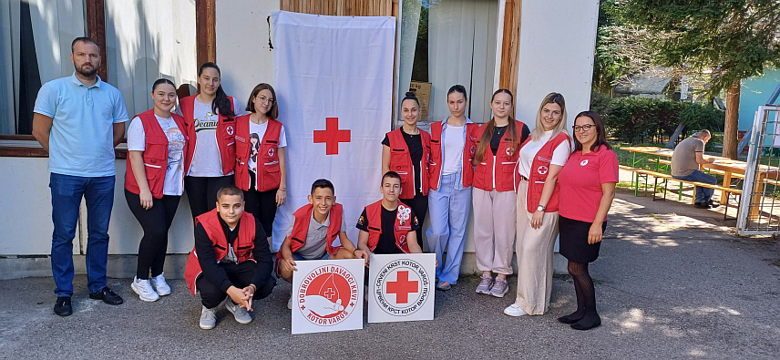 КОТОР ВАРОШ, 5. ЈУЛА /СРНА/ - Општинска организација Црвеног крста Котор Варош организовала је данас јулску акцију добровољног давања крви у којој је прикупљено 60 доза драгоцјене течности које ће бити предате Заводу за трансфузијску медицину Републике Српске.