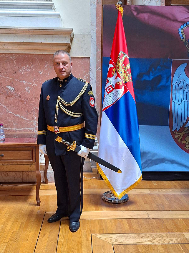 БЕОГРАД, 5. ЈУЛА /СРНА/ - Игор Кушић, замјеник начелника Полицијске управе Источно Сарајево успјешно је завршио школовање у 13. класи Високих студија безбједности и одбране Србије и официра 67. класе Генералштабног усавршавања Школе националне одбране "Војвода Радомир Путник", као други полазник из Министарства унутрашњих послова /МУП/ Републике Српске.