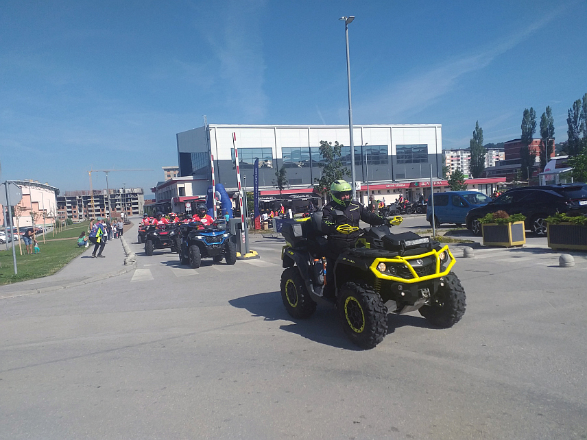 ИСТОЧНО САРАЈЕВО, 6. ЈУЛА /СРНА/ - Ревијална дводневна вожња квадова, десети "АТВ сусрет", кренула је данас из Источног Сарајева, а окупила је више од 220 учесника.