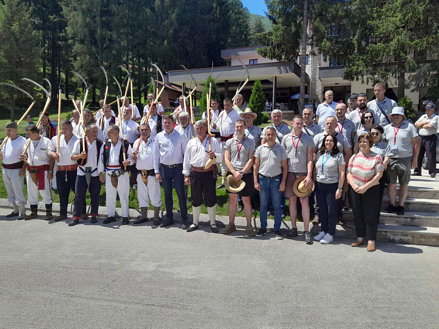 МРКОЊИЋ ГРАД, 6. ЈУЛА /СРНА/ - Традиционална 34. манифестација "Дани косидбе на Балкани - Меморијал Лазар Лакета", која је окупила 19 учесника из региона, почела је данас на овом излетишту код Мркоњић Града.