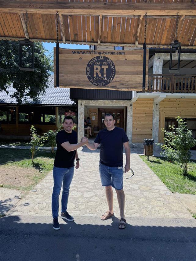 ФОЧА, 7. ЈУЛА /СРНА/ - Министар трговине и туризма Републике Српске Денис Шулић рекао је да се током посјете рафтинг камповима "РТ", "Дрина – Тара" и "Трио лукс" увјерио да је посјећеност одлична, те истакао да су институције препознале рафтинг као потенцијал за развој туризма, привреде и запослености у Фочи.