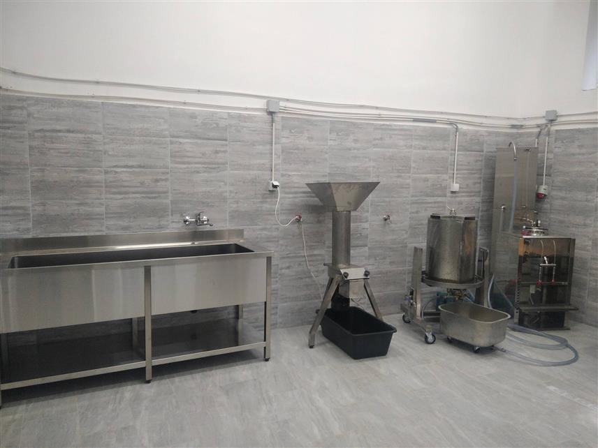 НОВИ ГРАД, 8. ЈУЛА /СРНА/ - У дистрибутивном центру Пољопривредне задруге "Агронова" у Сводни код Новог Града инсталирана је линија за хладно цијеђење сока, вриједности 23.000 КМ.