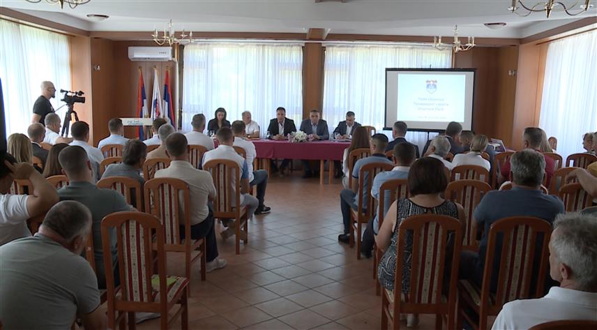 ПАЛЕ, 8. ЈУЛА /СРНА/ - Министар пољопривреде, шумарства и водопривреде Републике Српске Саво Минић на сједници Привредног савјета општине Пале.