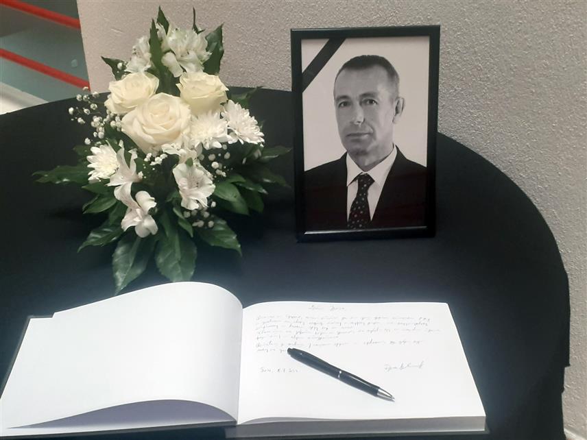 ИСТОЧНО САРАЈЕВО, 8. ЈУЛА /СРНА/ - На Палама је данас одржан комеморативни скуп поводом смрти професора Правног факултета Универзитета у Источном Сарајеву Уроша Пене.