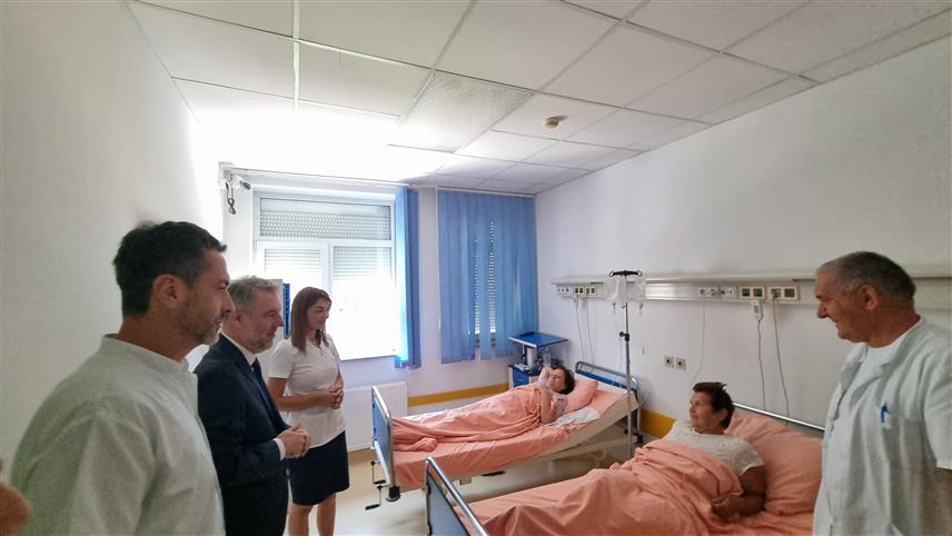 НЕВЕСИЊЕ, 8. ЈУЛА /СРНА/ - Министар здравља и социјалне заштите Републике Српске Ален Шеранић посјетио је данас Болницу Невесиње.