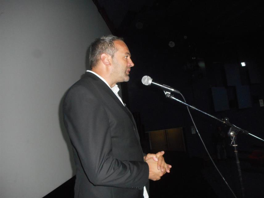 СРЕБРЕНИЦА, 8. ЈУЛА /СРНА/ - Приказивањем документарног филма "Свједок", аутора Дениса Бојића, у Сребреници је вечерас отворена традиционална меморијална културно-спортска и хуманитарна манифестација "Петровдански дани".