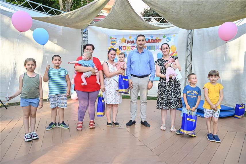 ПРЊАВОР, 8. ЈУЛА /СРНА/ - 16. "Конференција беба" одржана вечерас у Прњавору.