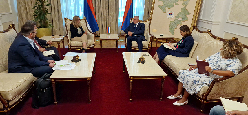 БАЊАЛУКА, 9. ЈУЛА /СРНА/ - Предсједник Владе Републике Српске Радован Вишковић и директор Европске банке за обнову и развој у БиХ Мануела Несл разговарали су данас у Бањалуци о заједничким пројектима и плановима за наредни период у вези енергетског сектора и путне инфраструктуре.