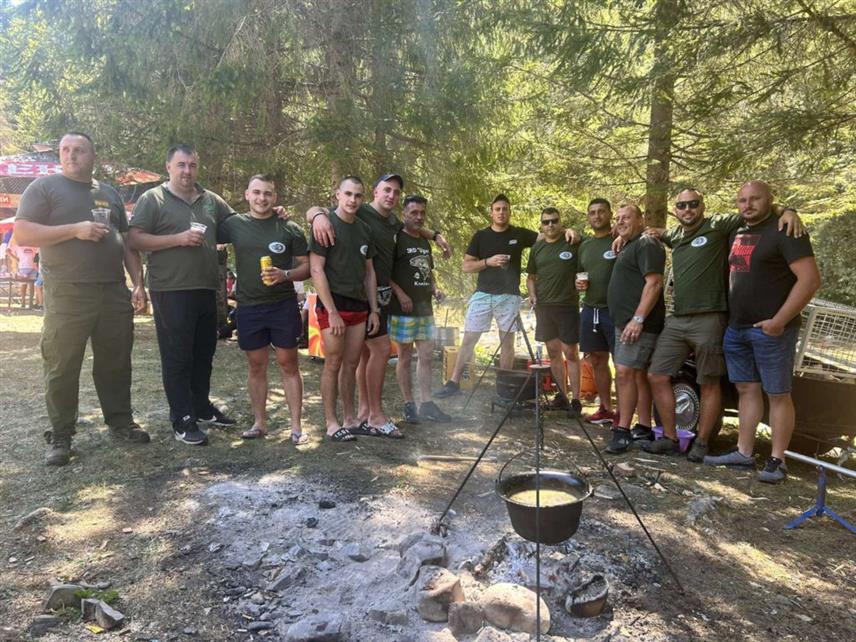 КНЕЖЕВО, 12. АВГУСТА /СРНА/ - У Риболовачком кампу "Угар" у Кнежеву одржана је традиционална "Котлићијада" која је окупила 38 екипа из ове и сусједних општина, али и бројне посјетиоце.