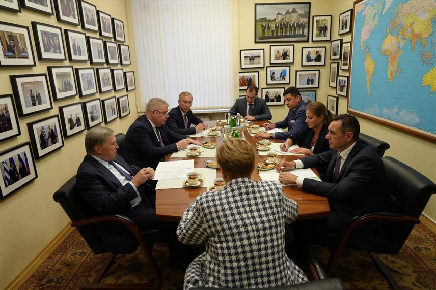 БЕОГРАД, 12. АВГУСТА /СРНА/ - Потпредсједник Владе Србије Александар Вулин на састанку у Москви са савјетником руског предсједника Владимира Путина за спољнополитичка питања Јуријем Ушаковим.