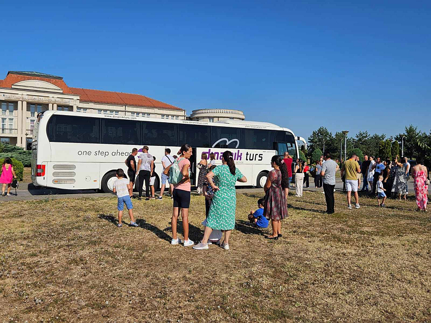 БИЈЕЉИНА, 13. АВГУСТА /СРНА/ - На Митровац на Тари отпутовало је јутрос око 130 учесника другог по реду љетног кампа "Авантура" у организацији Педагошког факултета Универзитета Источно Сарајево.