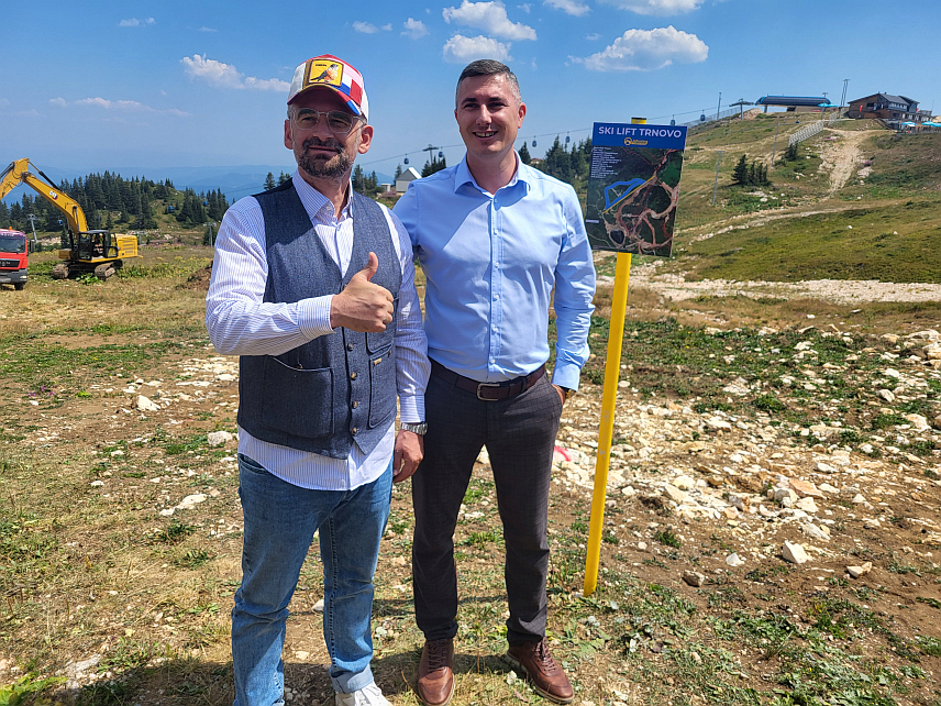 ЈАХОРИНА, 13. АВГУСТА /СРНА/ - На Јахорини је данас озваничен почетак радова на изградњи новог ски-лифта "Трново", који ће повезати истоимену стазу и "Пољице", укупне вриједности 2.000.000 евра. Почетак радова озваничен је у присуству директора Олимпијског центра "Јахорина" Дејана Љевнаића и народног посланика Дамјана Шкипине.