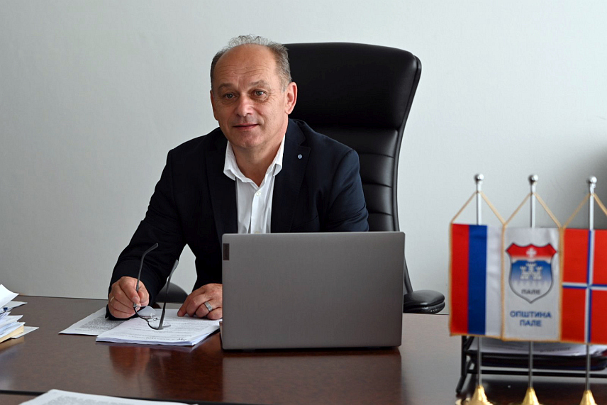 ПАЛЕ, 13. АВГУСTА /СРНА/ – Дугогодишњи директор у реалном сектору и ранији начелник Одјељења за привреду у општини Пале Миодраг Плакаловић именован је данас за директора ЈП "Водовод и канализација".