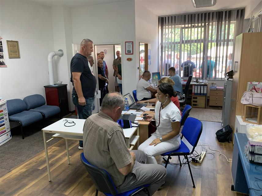 ПРЊАВОР, 14. АВГУСТА /СРНА/ - Градска организација Црвеног крста Прњавор данас је у сарадњи са Заводом за трансфузијску медицину Републике Српске у трећој овогодишњој акцији добровољног давања крви прикупила 96 доза ове драгоцјене течности.