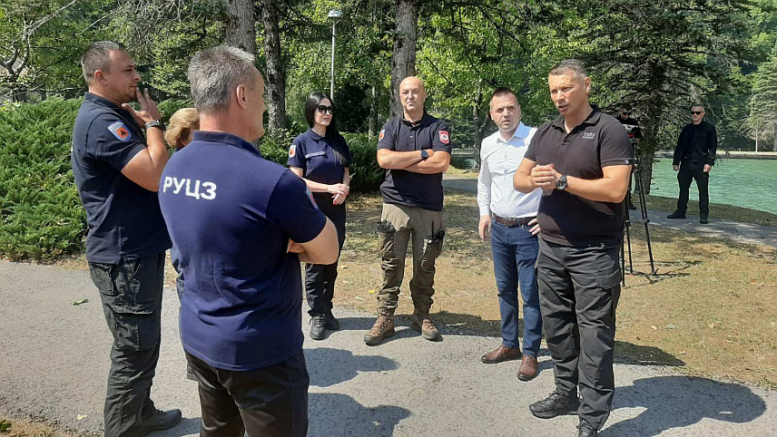 ФОЧА, 15. АВГУСТА /СРНА/ - Министар безбједности у Савјету министара Ненад Нешић посјетио је данас Tјентиште код Фоче, које је претходних дана захватио велики шумски пожар.