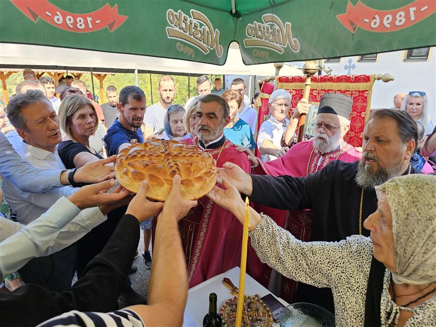 УГЉЕВИК, 15. АВГУСТА /СРНА/ - Слава храма Пренос моштију Светог првомученика и архиђакона СтеФана у Мезграји Гај.