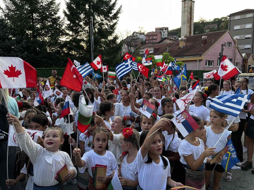 УЖИЦЕ, 15. АВГУСТА /СРНА/ - Свечано отварање Међународног дјечијег фестивала фолклора "Лицидерско срце" у Ужицу.