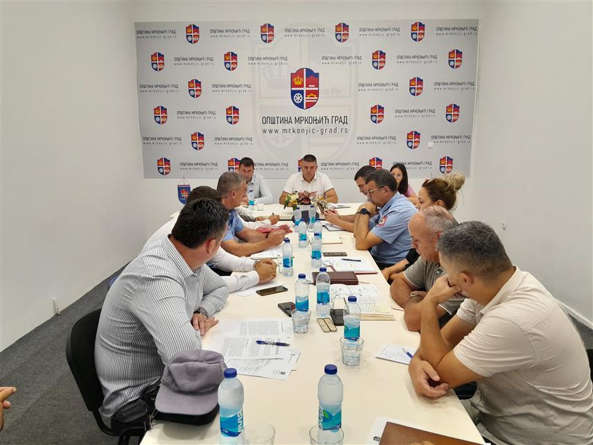МРКОЊИЋ ГРАД, 16. АВГУСТА /СРНА/ - Састанак Форума за безбједност грађана одржан данас у Мркоњић Граду, којем је присуствовало 11 чланова.