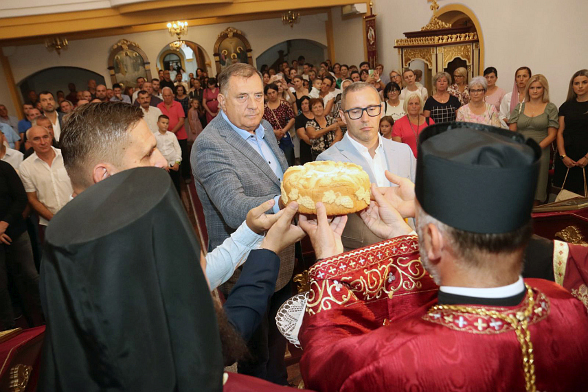 ПРЊАВОР, 18. АВГУСТА /СРНА/ - Предсједник Републике Српске Милорад Додик присуствује у Прњавору обиљежавању славе града - Преображења Господњег. /ФОТО: Борислав Здриња /