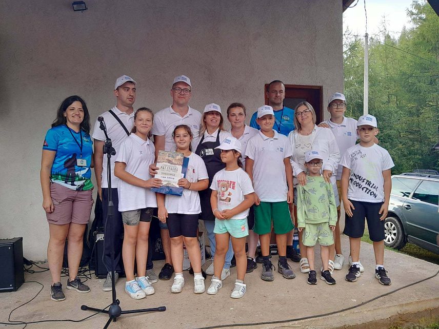 МРКОЊИЋ ГРАД, 18. АВГУСТА /СРНА/ - Екипа "Домаћице четири пута четири" побједник је 17. Кулинарско-такмичарске манифестације "Рат граова" која је одржана у мјесту Расадник, село Подбрдо, код Мркоњић Града, а која је окупила 29 екипа и више од 1.000 посјетилаца.