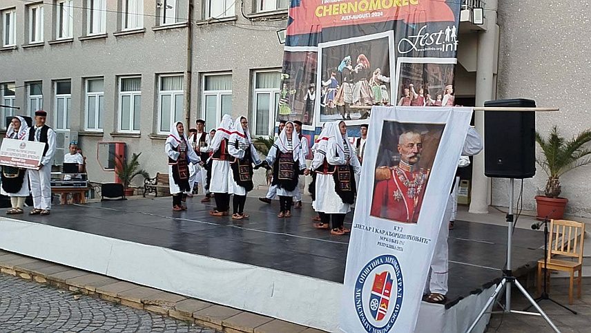 ПРИМОРСКО, 18. АВГУСТА /СРНА/ - Културно-умјетничко друштво "Петар Први Карађорђевић Мркоњић" из Мркоњић Града освојило је златну плакету за представљање културе и обичаја свог краја на Интернационалном фестивалу фолклора у бугарском граду Приморско.