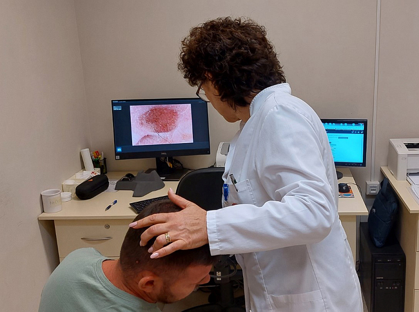 БИЈЕЉИНА, 19. АВГУСТА /СРНА/ - У Болници "Свети врачеви" у Бијељини данас је организована првентивна акција снимања младежа помоћу дигиталног дермоскопа у циљу превенције опасних болести коже, попут меланома.