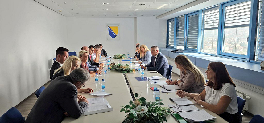 САРАЈЕВО, 19. АВГУСТА /СРНА/ - Министар правде у Савјету министара Давор Буноза на састанаку са представницима адвокатских комора Републике Српске и Федерације БиХ /ФБиХ/, Тужилаштва и Суда БиХ, Високог судског и тужилачког савјета /ВСТС/ и Министарства правде.