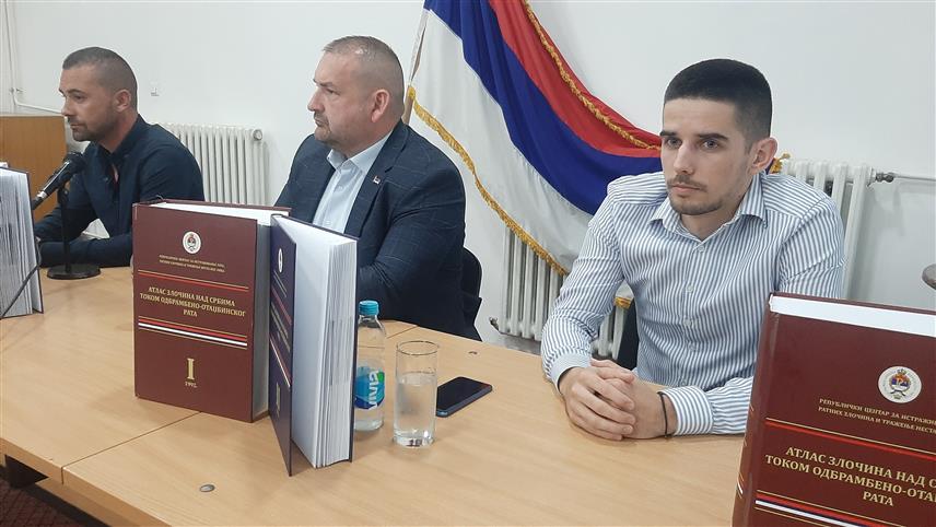 ФОЧА, 19. АВГУСТА /СРНА/ - У Атласу злочина над Србима током Одбрамбено-отаџбинског рата до сада је обрађено 88 стратишта од чега 76 током 1992. и 12 током 1993. године, а у плану је издавање још два тома, за двије посљедње године грађанског рата у БиХ, рекао је вечерас у Фочи на промоцији овог капиталног дјела један од аутора Синиша Симикић.