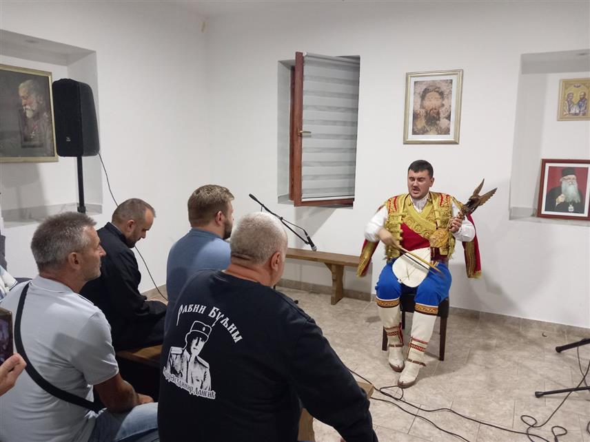 БРАТУНАЦ, 19. АВГУСТА /СРНА/ - У Кравици код Братунца у оквиру обиљежавања Преображења Господњег одржано је вече гусала и епске поезије.