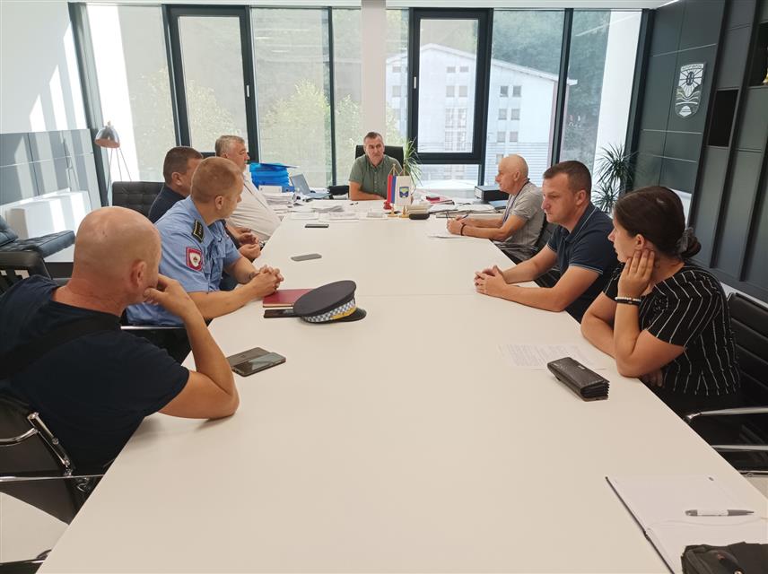 КОТОР ВАРОШ, 19. АВГУСТА /СРНА/ - Састанак Штаба за ванредне ситуације Котор Варош.