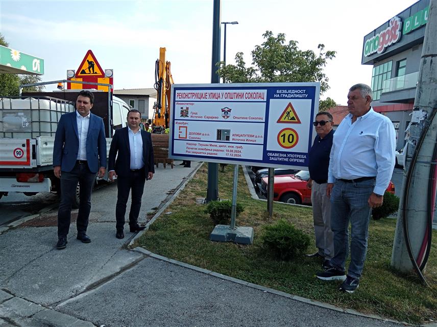 СОКОЛАЦ, 19. АВГУСTА /СРНА/ - На Сокоцу је јутрос озваничен почетак радова на реконструкцији главне Улице цара Лазара и три попречне, за шта ће град Источно Сарајево и ова општина издвојити више од 1.380.000 КМ.