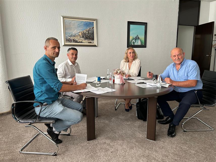 САРАЈЕВО, 1. АВГУСТА /СРНА/ - Федерални министар заштите животне средине и туризма Насиха Поздер потписала је уговоре по текућем трансферу за Акциони план стратегије заштите животне средине за ову годину, а који се односе на програм Подршка бољем функционисању управљања заштићеним подручјима у Федерацији БиХ.