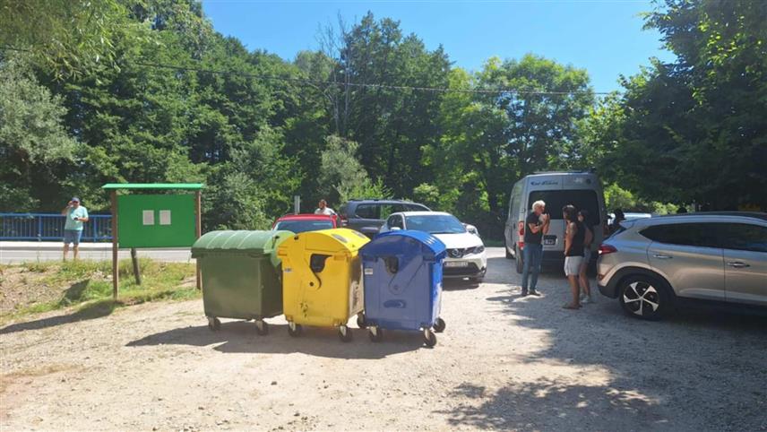 НОВИ ГРАД, 1. АВГУСТА /СРНА/ - Изградња мини хидроцентрале на изворишту Уне на хрватској страни настављена је упркос протестима грађана који се свакодневно окупљају.