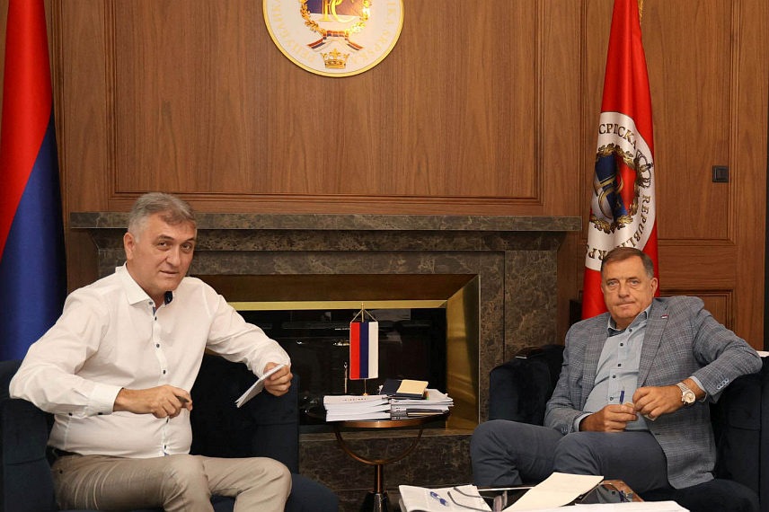 БАЊАЛУКА, 1. АВГУСТА /СРНА/ - Предсједник Републике Српске Милорад Додик разговарао је данас са помоћником директора Рудника и термоелектране "Гацко" Срђаном Миловићем.