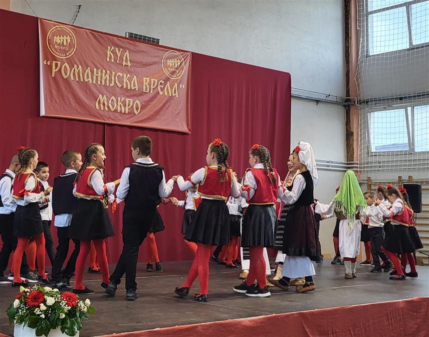 ПАЛЕ, 1. АВГУСТА /СРНА/ - У Мокром код Пала одржан је први "Илиндански сабор фолклора", а бројна публика могла је видјети разноврсне кореографије културно-умјетничких друштва /КУД/ из Хан Пијеска, Сребренице, Пала и Мокрог.
