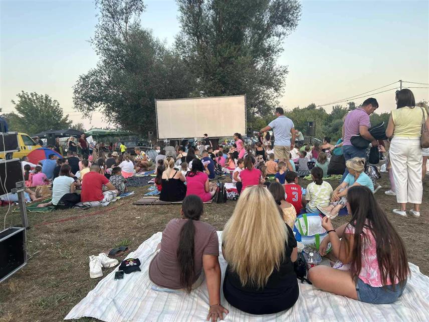 ШАМАЦ, 1. АВГУСTА /СРНА/ - У Шамцу је први пут организовано кино на отвореном, на кеју поред Саве, и приказана два филма, у оквиру тромјесечне манифестације "Шамачко љето".