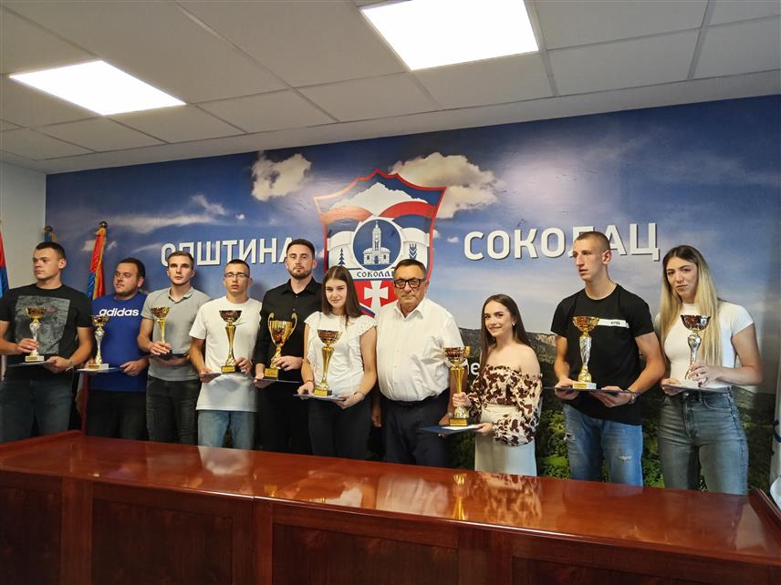 СОКОЛАЦ, 1. АВГУСTА /СРНА/ - Начелник општине Соколац Милован Бјелица синоћ је за најуспјешније спортисте, тренере и спортске раднике организовао пријем поводом Дана и славе општине - Светог пророка Илије.