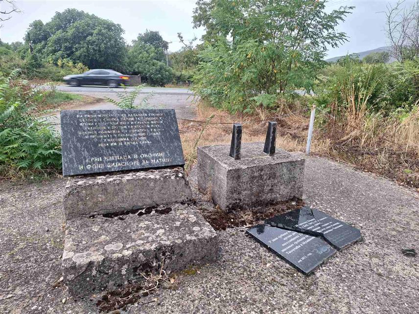 МОСTАР, 20. АВГУСTА /СРНА/ - У чапљинском насељу Клепци оштећен је споменик српским борцима и цивилним жртвама рата у БиХ од 1992. до 1995. године.