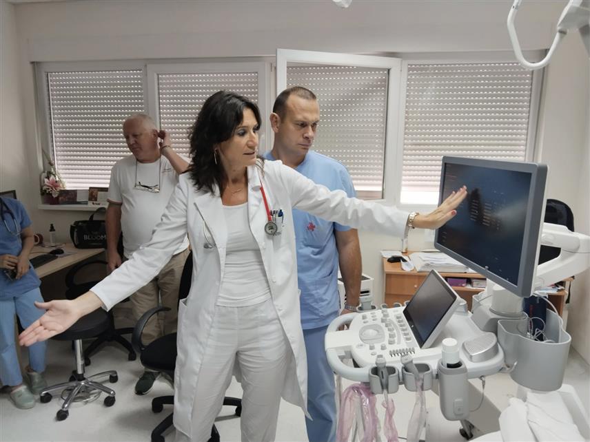 БАЊАЛУКА, 20. АВГУСТА /СРНА/ - Савремени ултразвучни апарат са технологијом вјештачке интелигенције, који је данас пуштен у рад у Клиници за кардиологију Универзитетског клиничког центра /УКЦ/ Републике Српске, допринијеће бржем и ефикаснијем постављању дијагнозе у области кардиологије, а ова здравствена установа једина у БиХ посједује овај апарат.