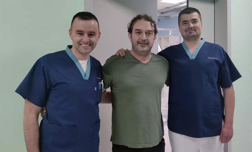 ПРИЈЕДОР, 20. АВГУСТА /СРНА/ - Чувени јапански стручњак Сунао Накамура извршиће двије процедуре у болници "Др Младен Стојановић" у Приједору, заједно са докторима те установе Јовицом Бановићем и Владимиром Ђурићем, а присутан ће бити и доктор Саша Лончар са бањалучког Универзитетског клиничког центра.