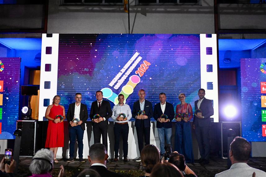 САРАЈЕВО, 21. АВГУСТА /СРНА/ - Компанија "Зира" побједник је Награде за бизнис лидере одрживог развоја за 2024. годину која се организује сваке година с циљем промовисања ангажмана приватног сектора у области одрживог развоја, саопштено је из УНДП-а.